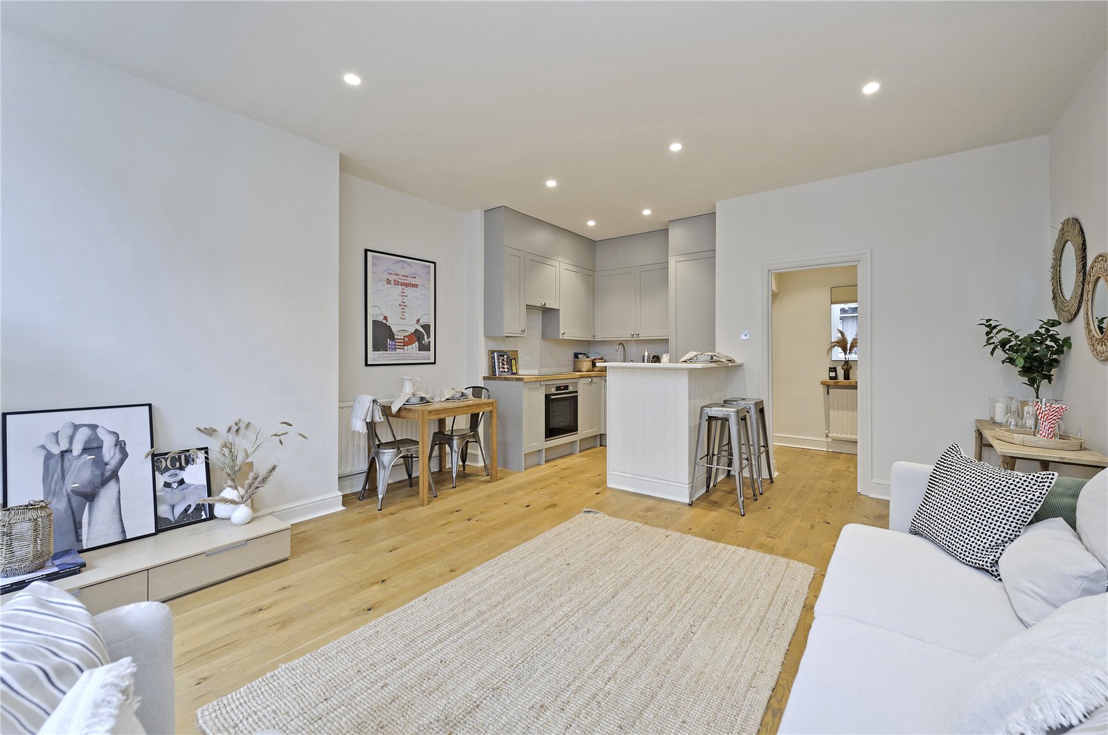 1 Bedroom Flat / Apartment to Rent in Nottingham Place Marylebone W1U