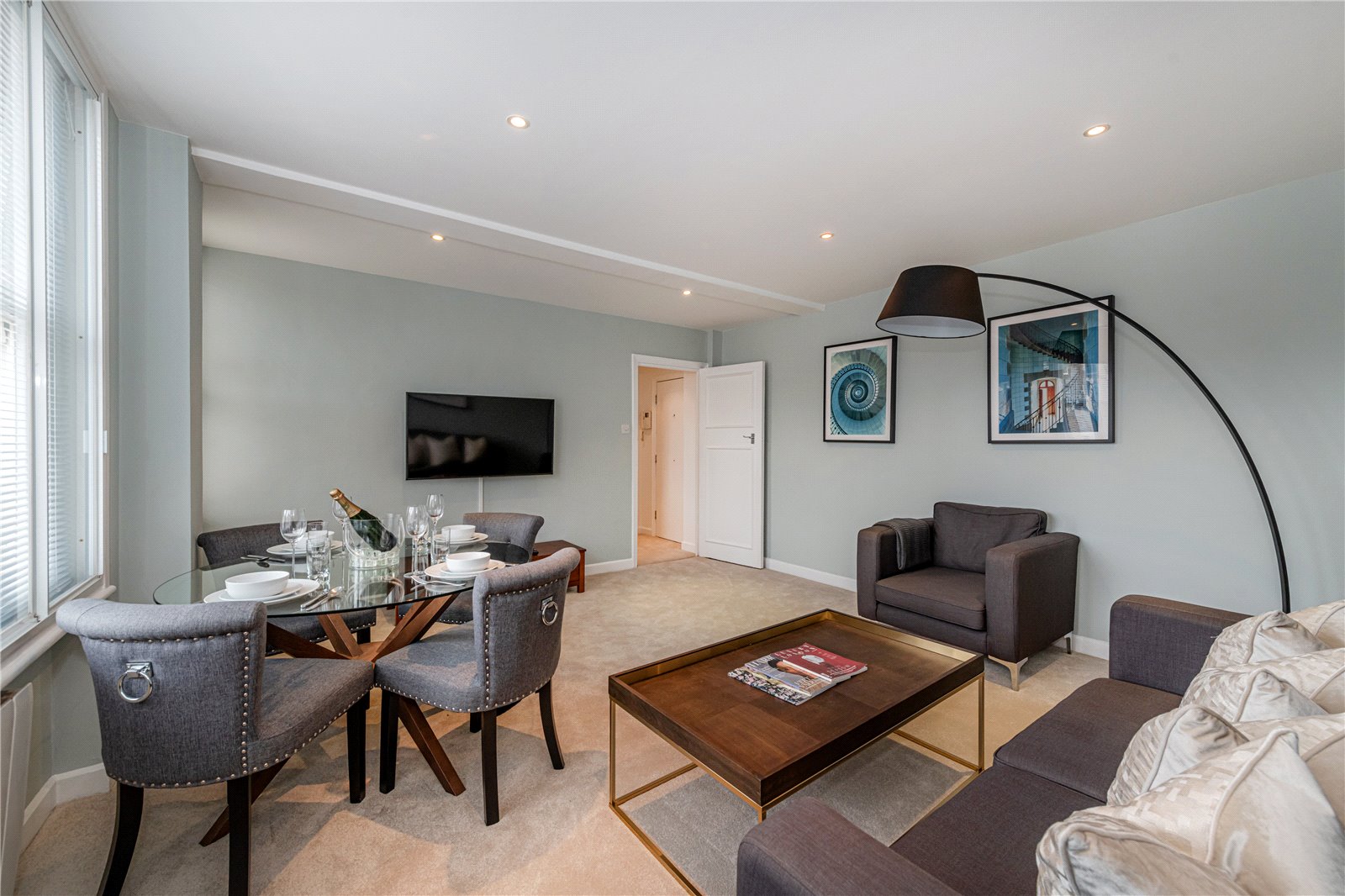 2 Bedroom Flat / Apartment to Rent in Hill Street Mayfair W1J