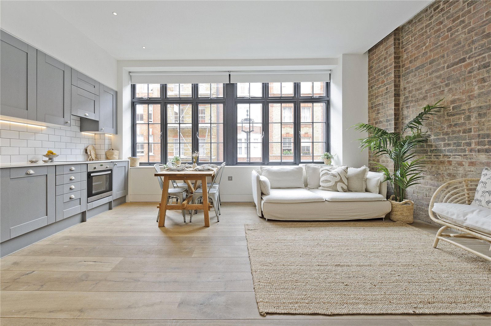2 Bedroom Flat / Apartment to Rent in Great Titchfield Street London W1W
