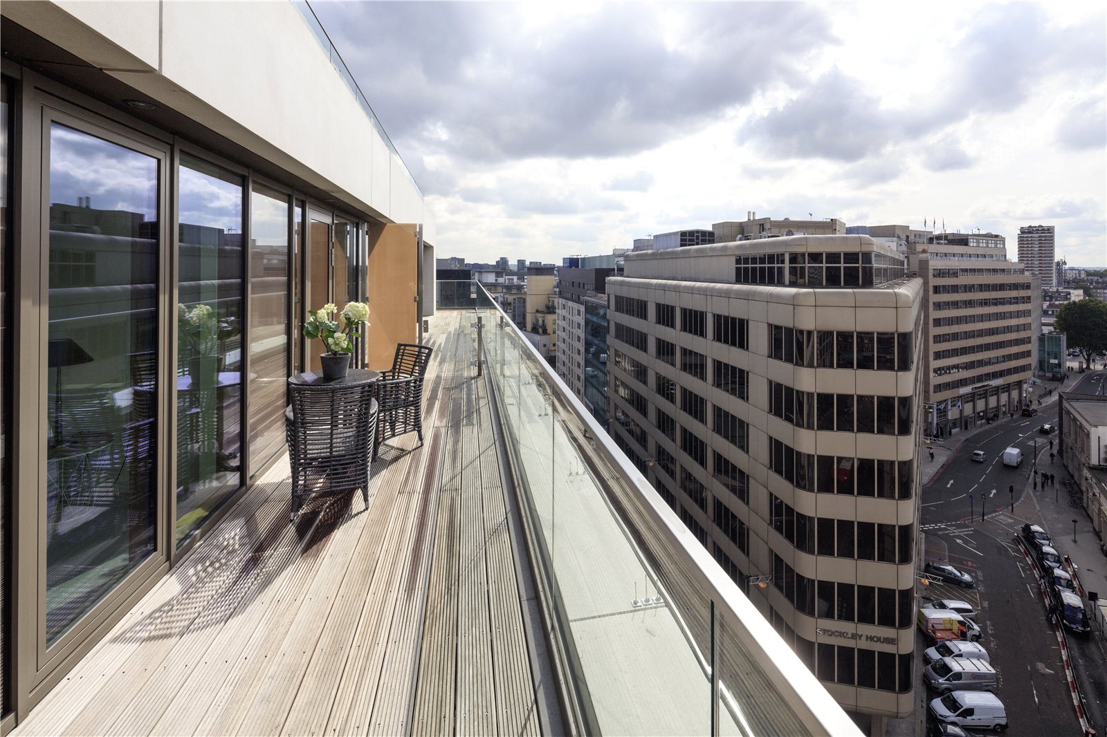 2 Bedroom Flat / Apartment to Rent in Vauxhall Bridge Road London SW1V