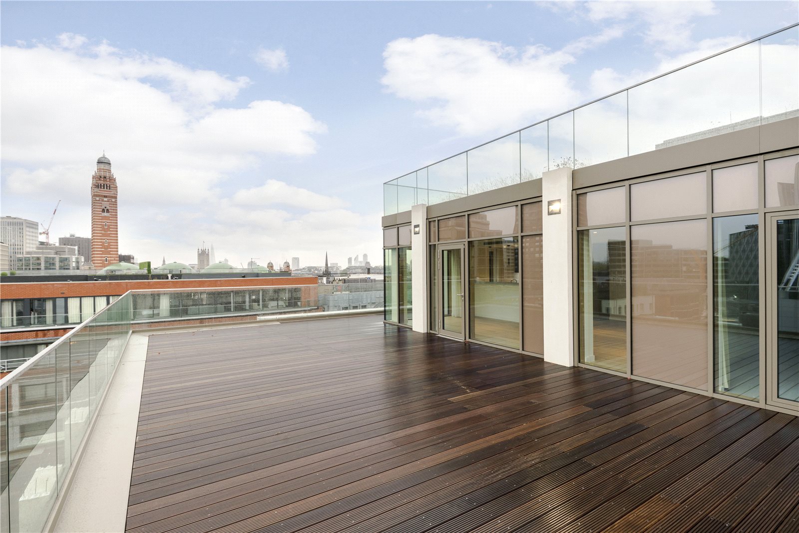 3 Bedroom Flat / Apartment to Rent in Vauxhall Bridge Road London SW1V