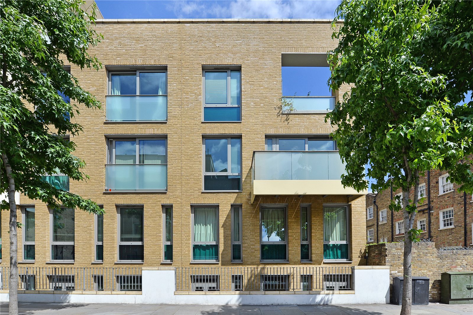 2 Bedroom Flat / Apartment to Rent in Trematon Walk London N1