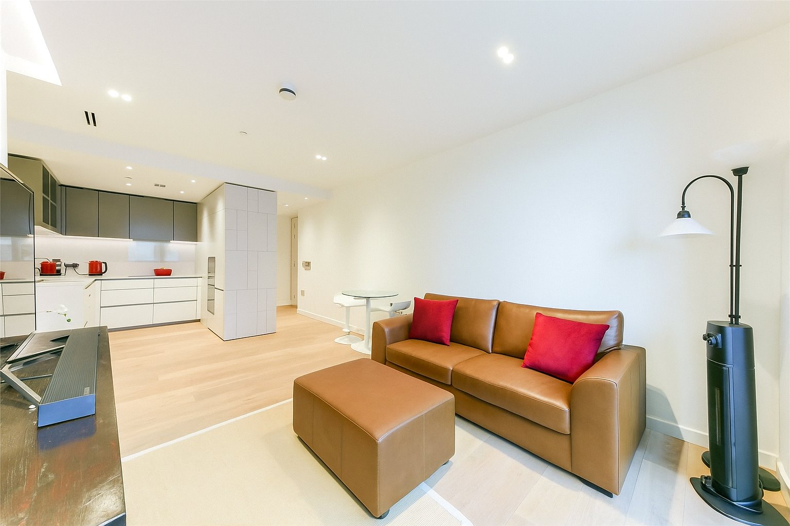 1 Bedroom Flat / Apartment to Rent in Tapestry Apartments 1 Canal Reach N1C