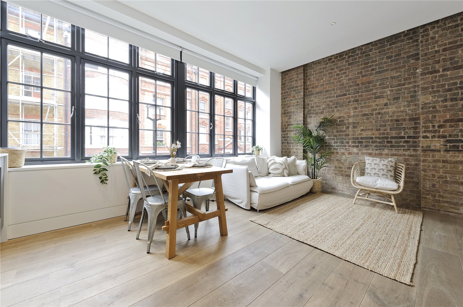 1 Bedroom Flat / Apartment to Rent in Great Titchfield Street London W1W