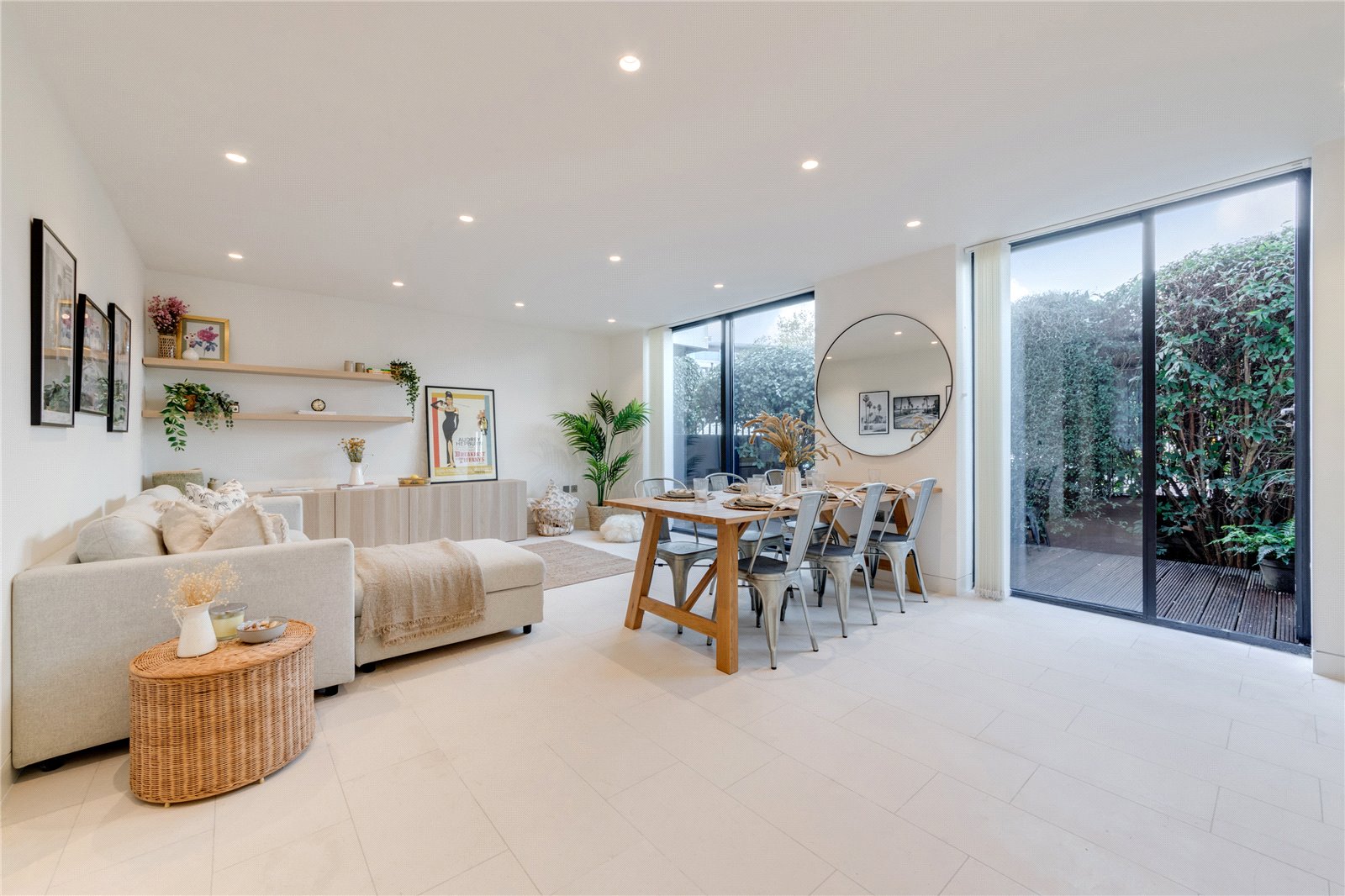 2 Bedroom Flat / Apartment to Rent in Oval Road London NW1