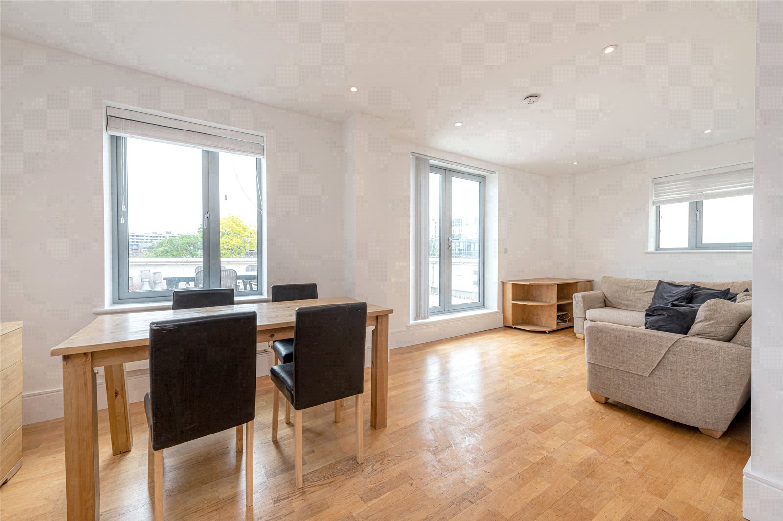 2 Bedroom Flat / Apartment to Rent in Railway Street London N1