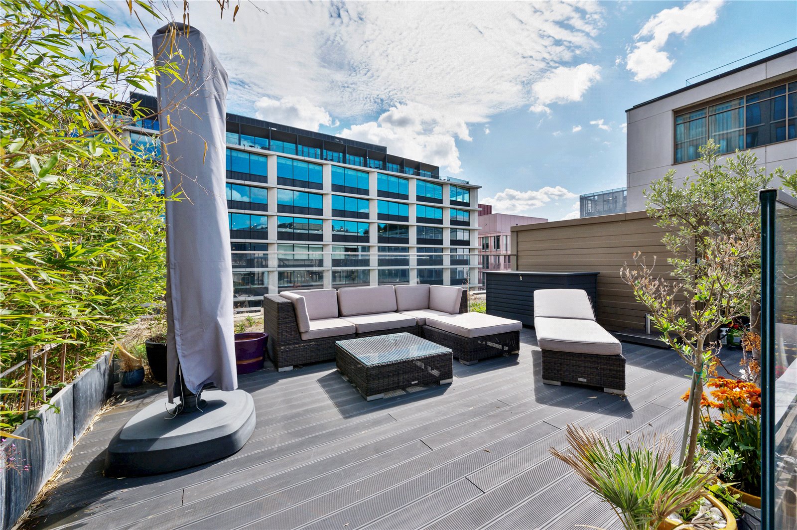 3 Bedroom Flat / Apartment for Sale in Lewis Cubitt Walk London N1C