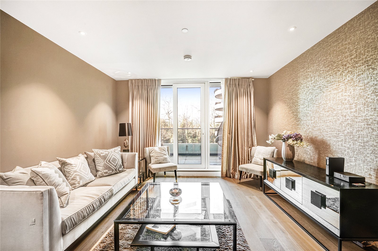 2 Bedroom Flat / Apartment to Rent in Queenstown Road London SW11