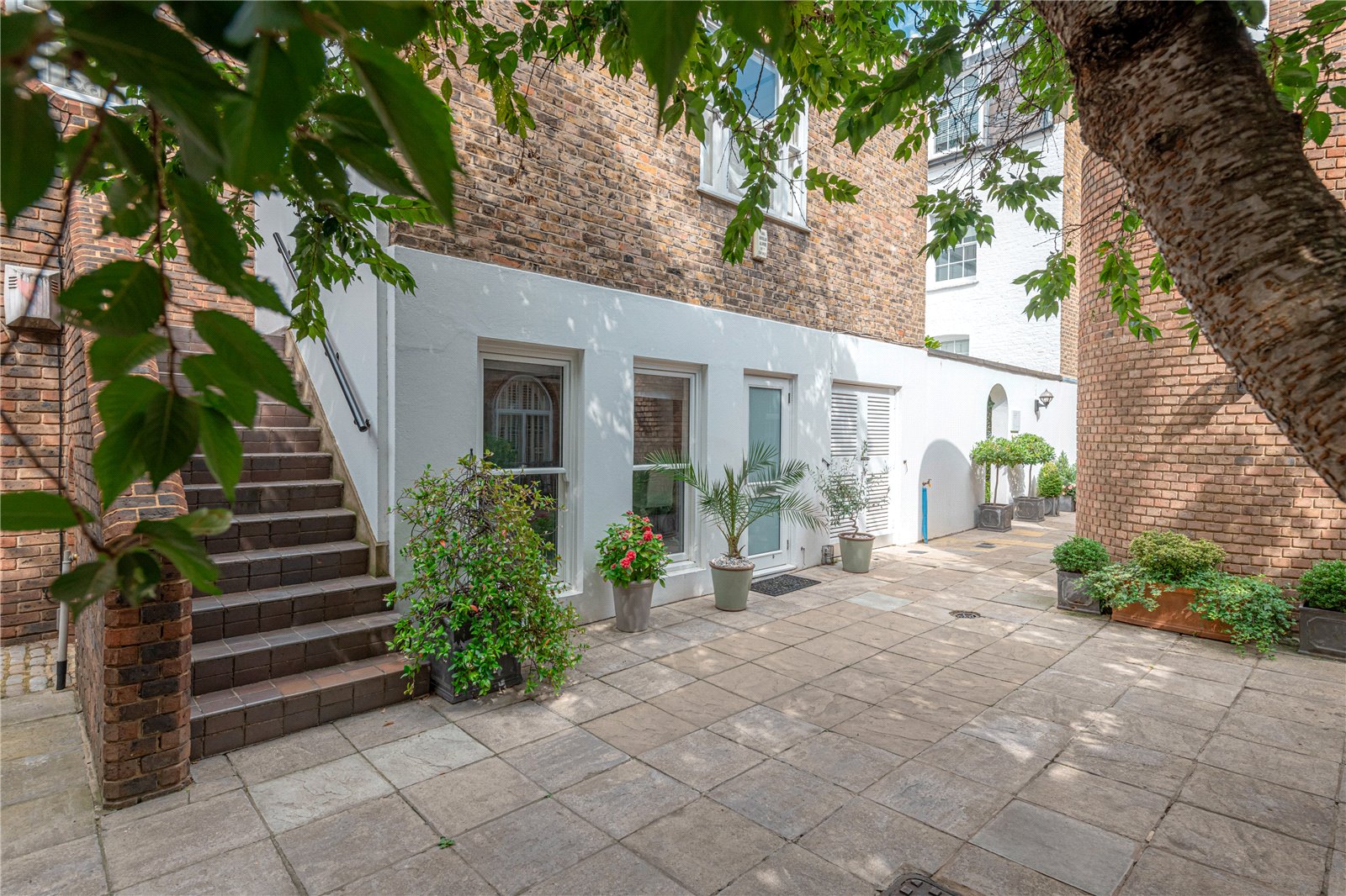 0 Bedroom Flat / Apartment to Rent in Kinnerton Yard London SW1X