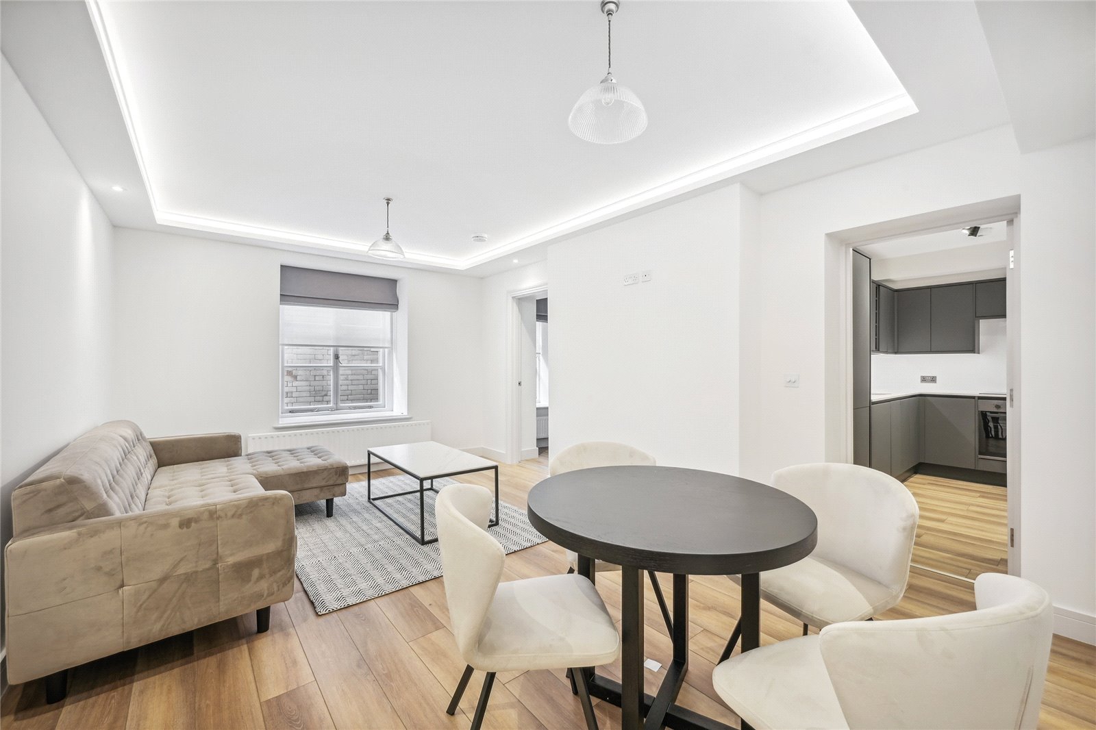 2 Bedroom Flat / Apartment to Rent in Basil Street London SW3