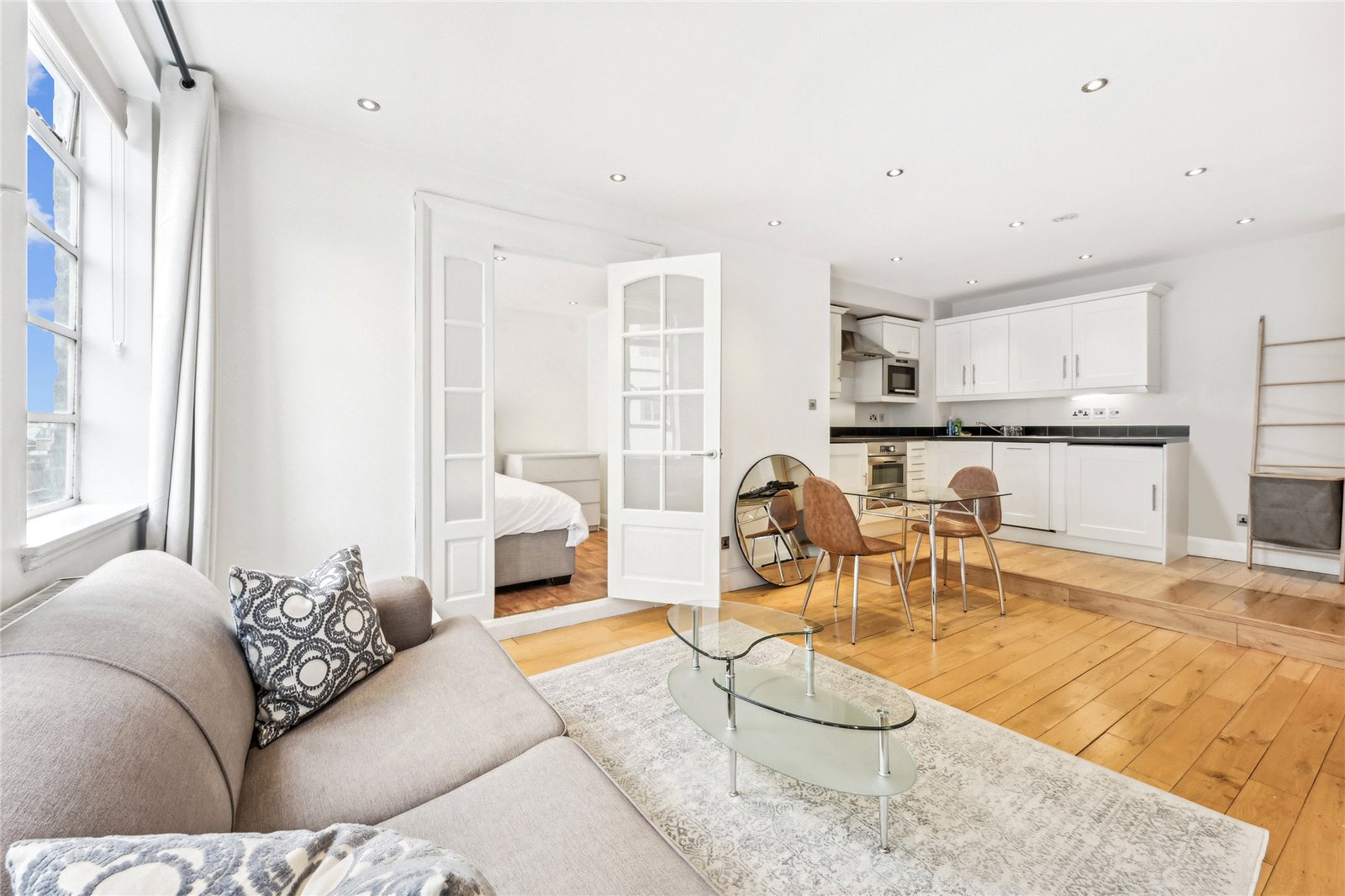 1 Bedroom Flat / Apartment for Sale in Sloane Avenue London SW3