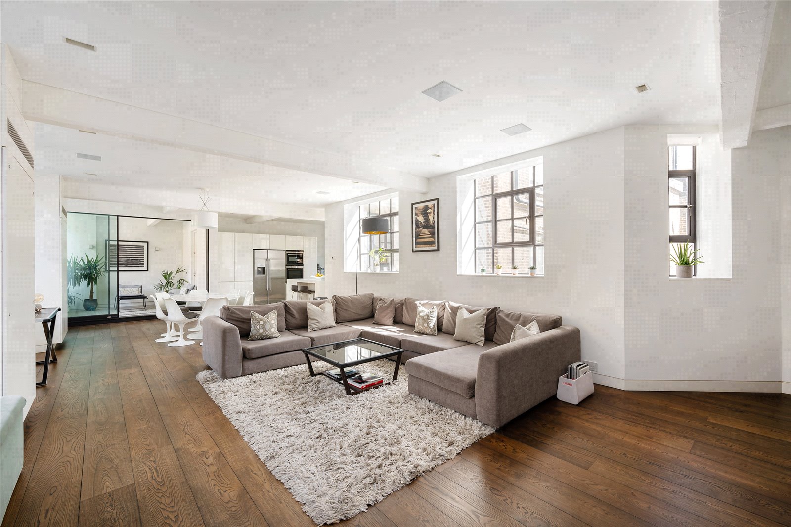 3 Bedroom Flat / Apartment for Sale in Frederick Close Hyde Park W2