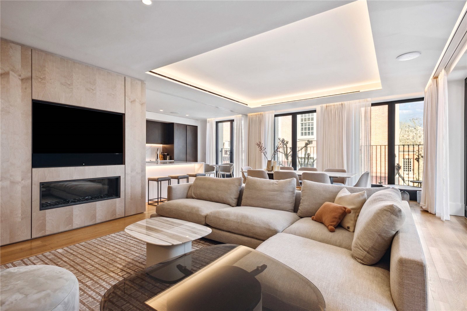 3 Bedroom Flat / Apartment to Rent in Lancer Square London W8