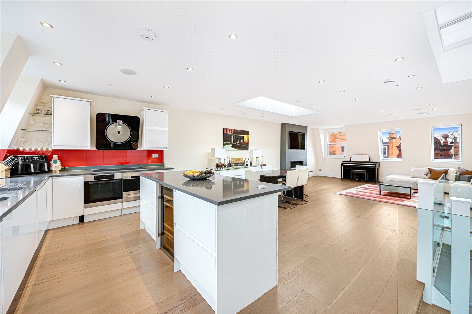 3 Bedroom Flat / Apartment for Sale in Draycott Place London SW3