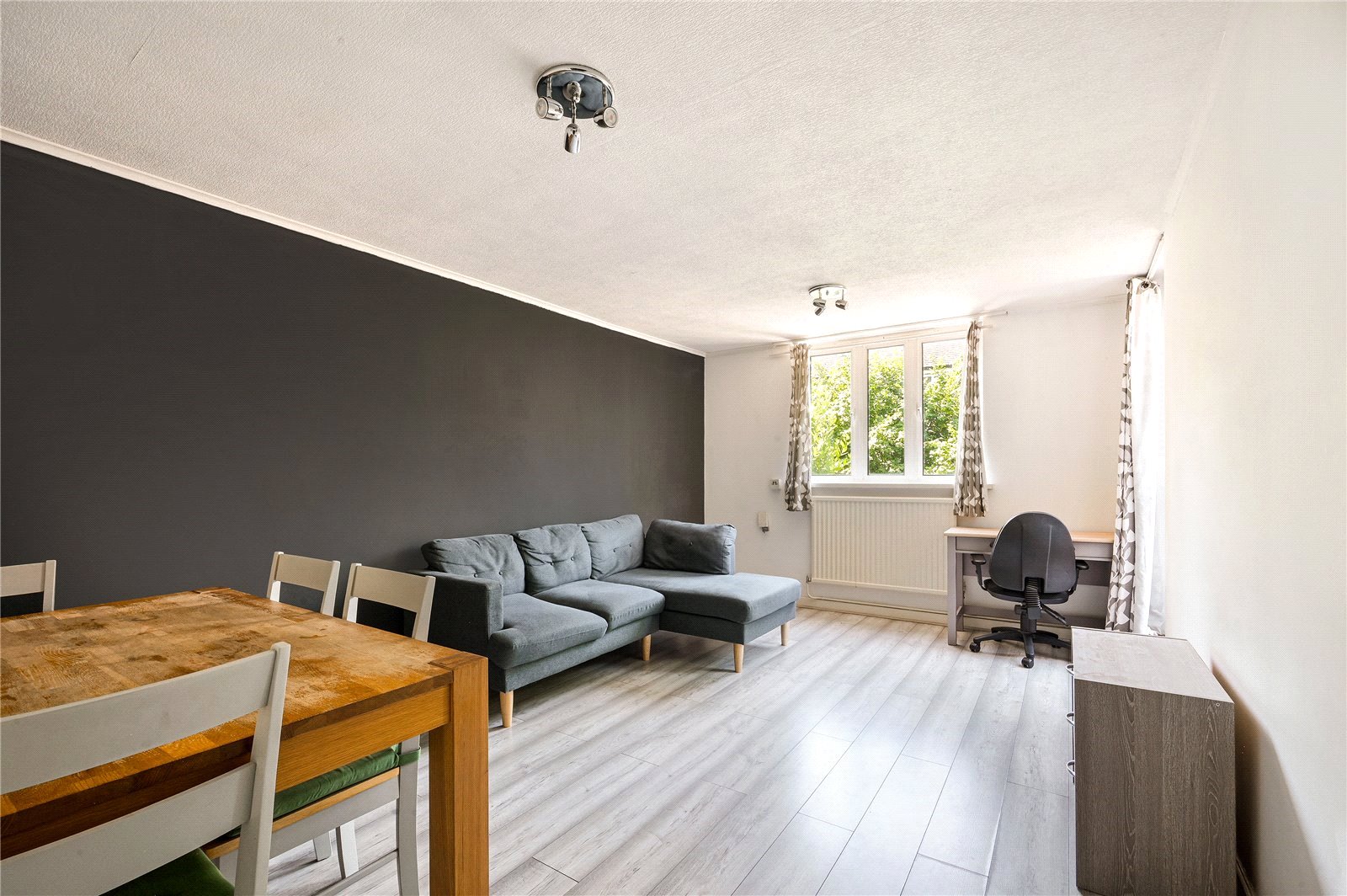 1 Bedroom Flat / Apartment to Rent in Coopers Lane London NW1